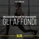 Affondi con manubri: come enfatizzare i glutei.